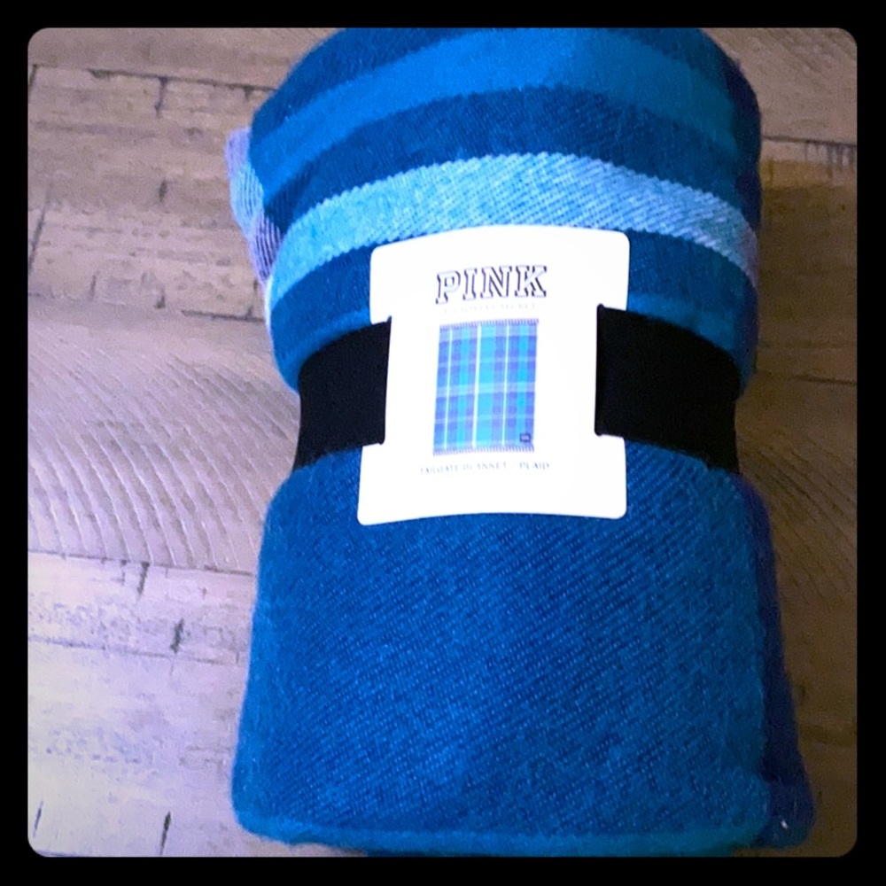 PINK brand tailgate blanket
